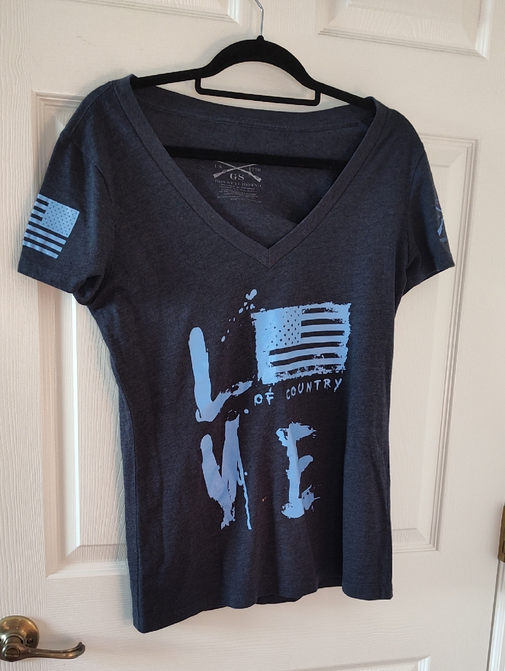 LIVE of Country Graphic V-Neck Tee - Blue on Charcoal